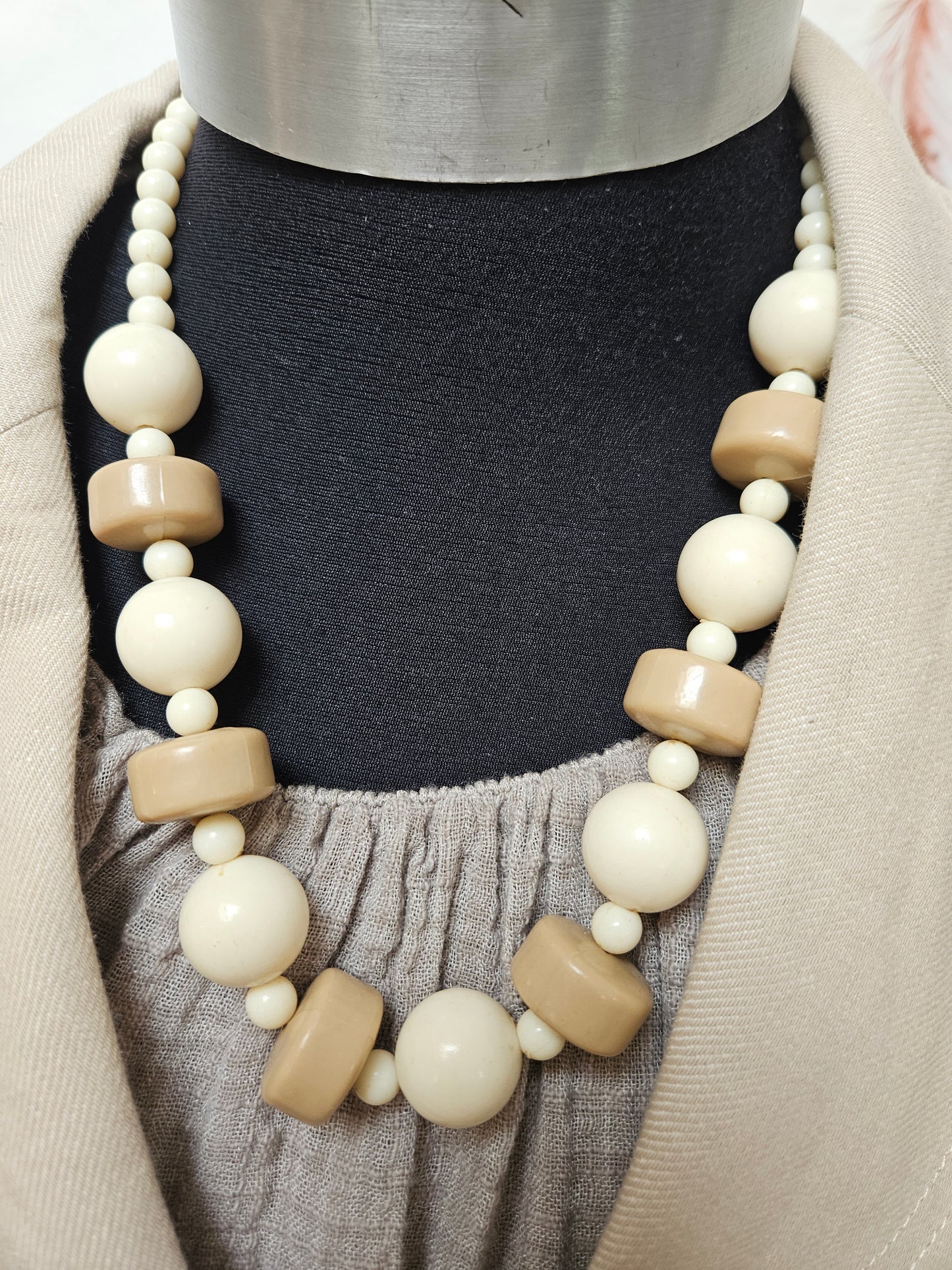 Beige/ivory plastic beads