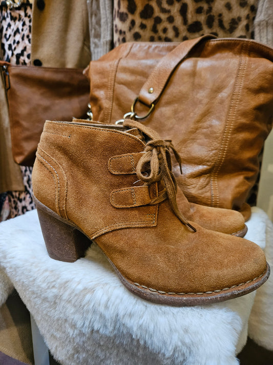 Clarks, suede, foxy brown boots, size 6.5