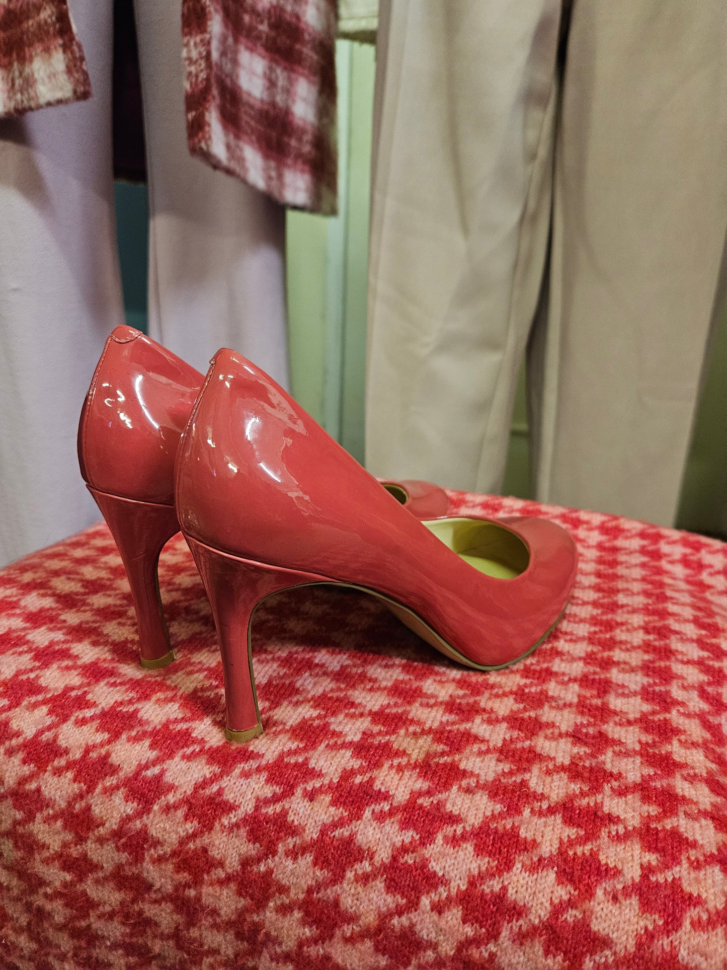 Nine West, raspberry, patent heels, size 7 (9US), small imperfections on the heels-see pictures