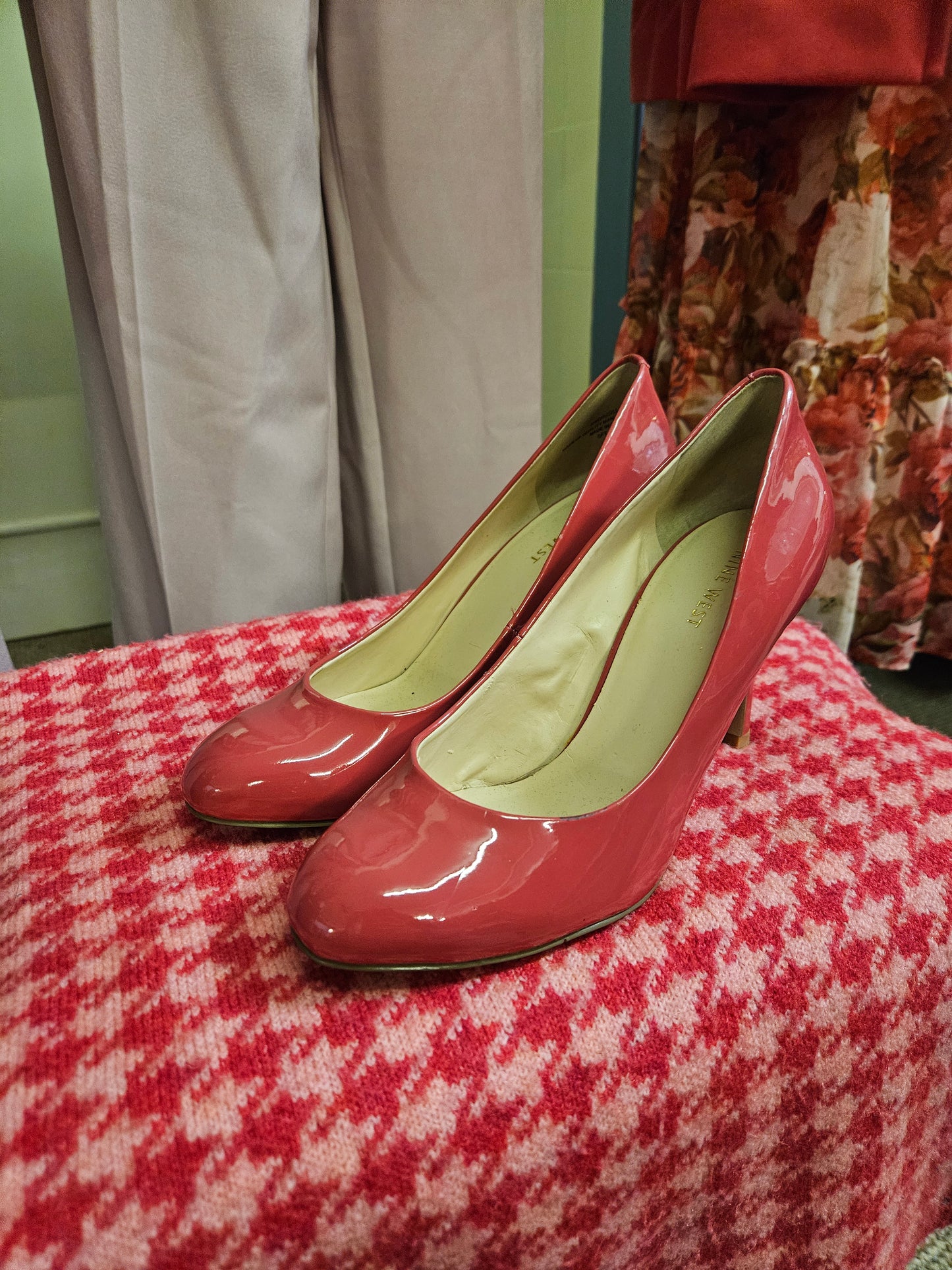 Nine West, raspberry, patent heels, size 7 (9US), small imperfections on the heels-see pictures