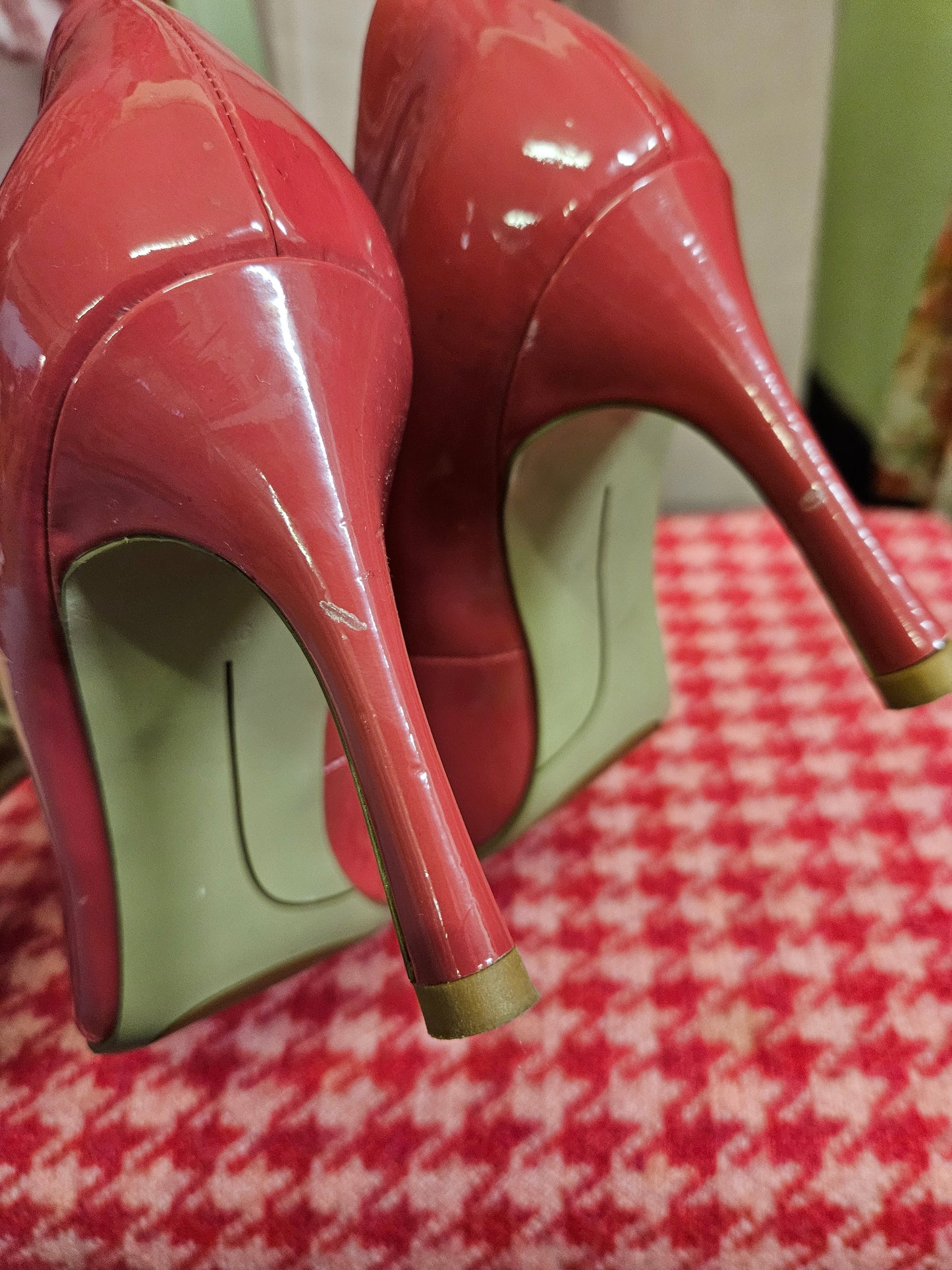 Nine West, raspberry, patent heels, size 7 (9US), small imperfections on the heels-see pictures