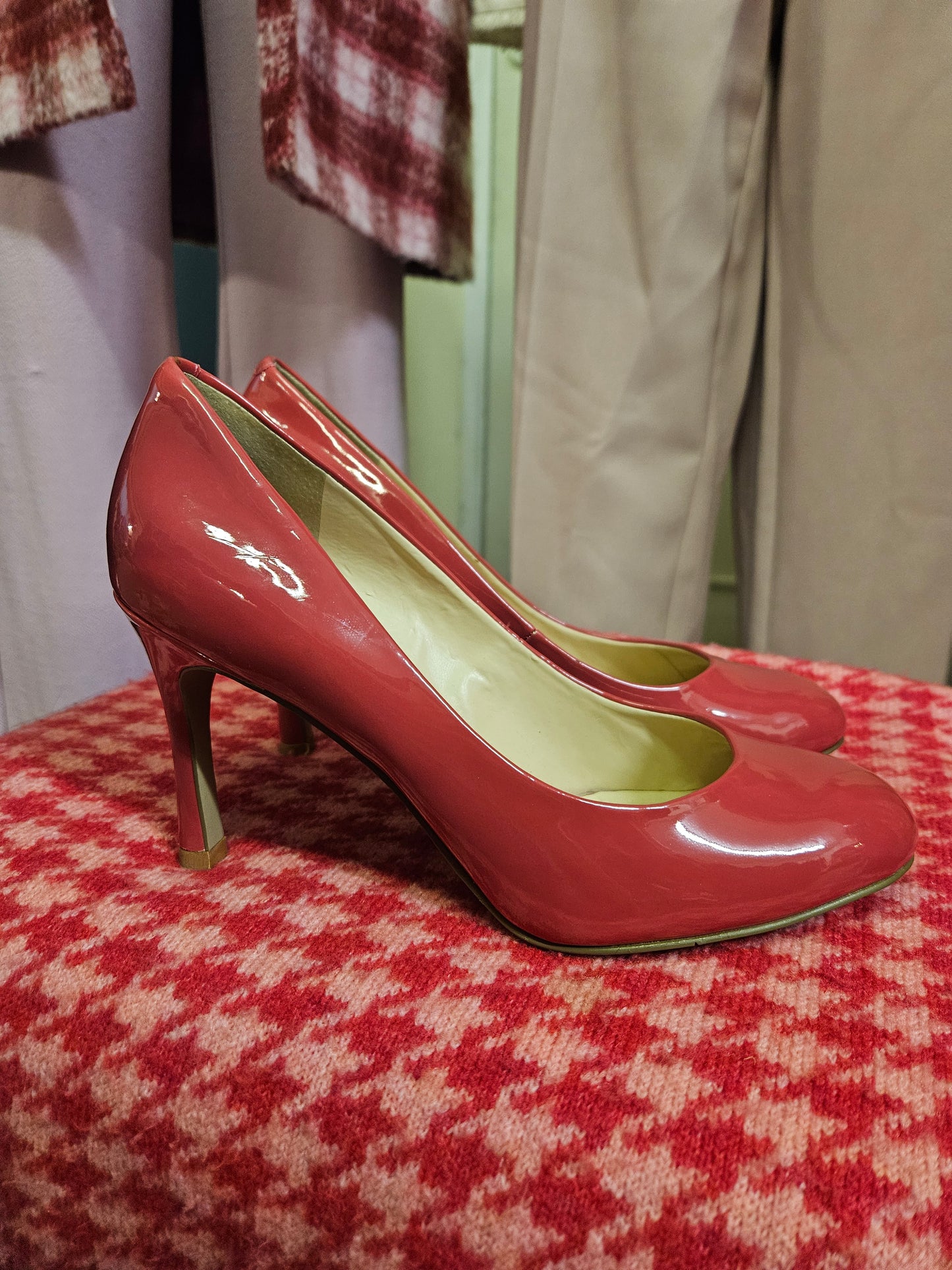 Nine West, raspberry, patent heels, size 7 (9US), small imperfections on the heels-see pictures