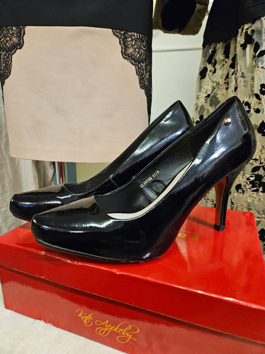 Kate Appleby, black heels like new, size 8