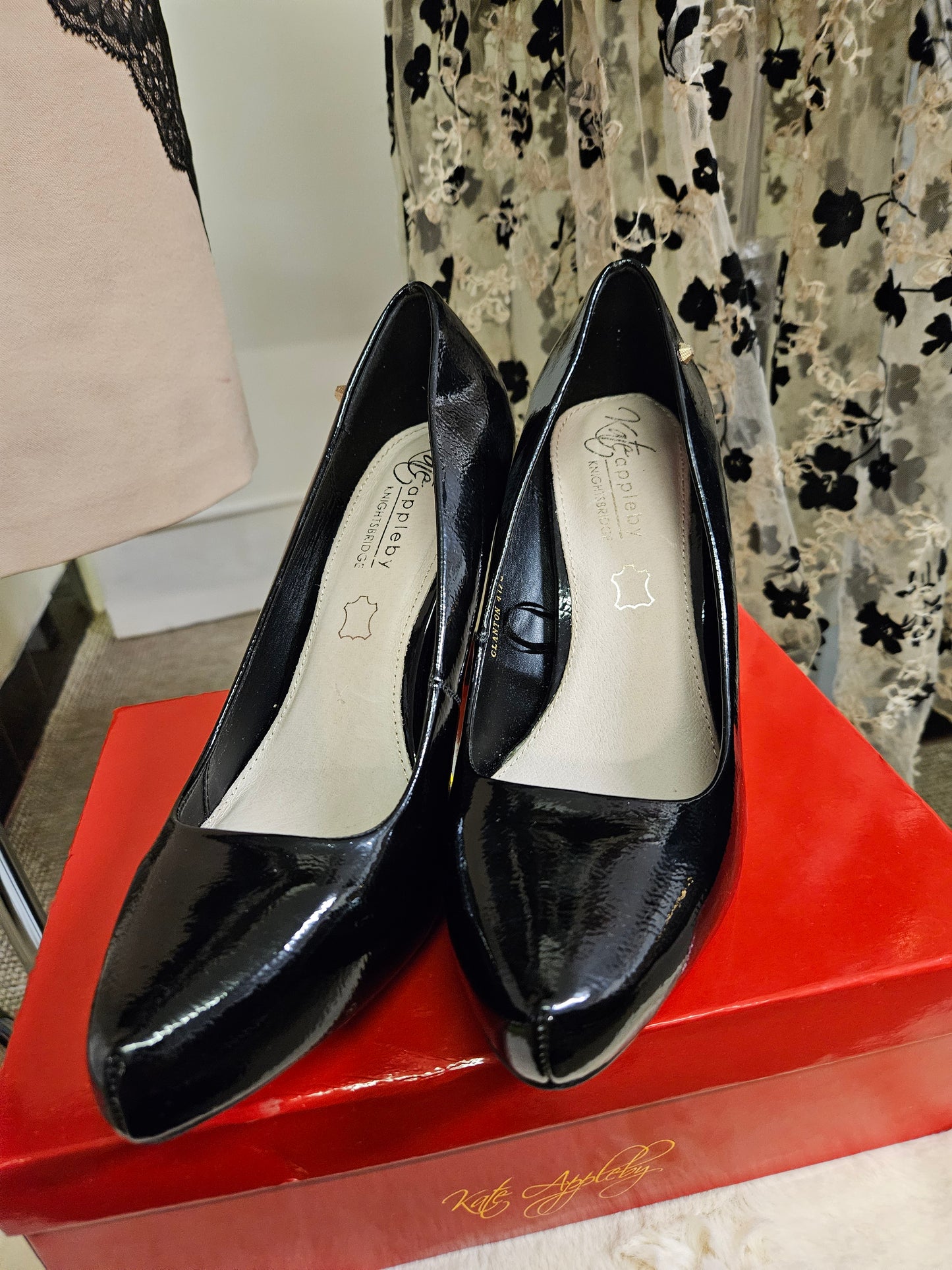 Kate Appleby, black heels like new, size 8