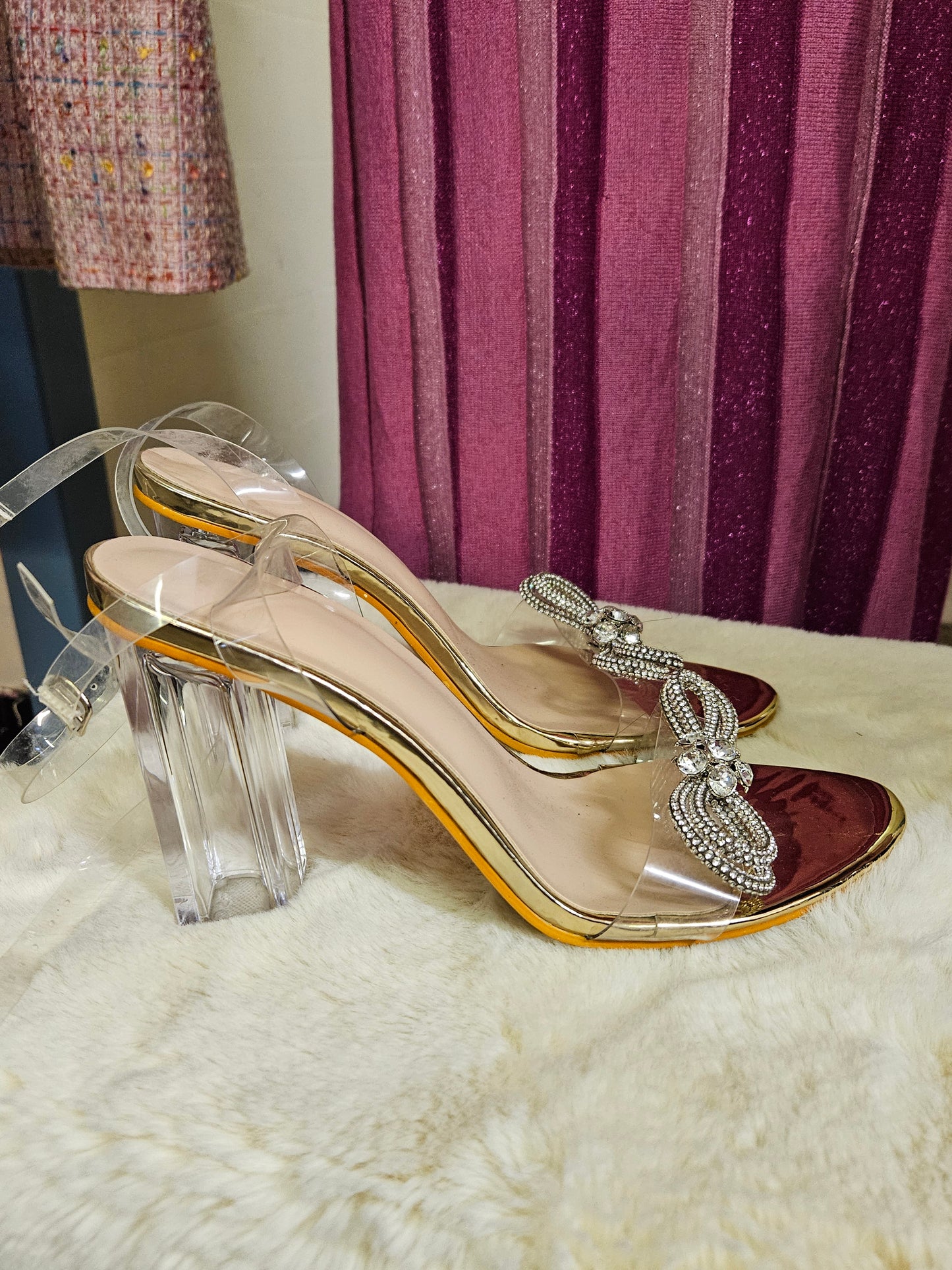 Heels with bows, size 6.5