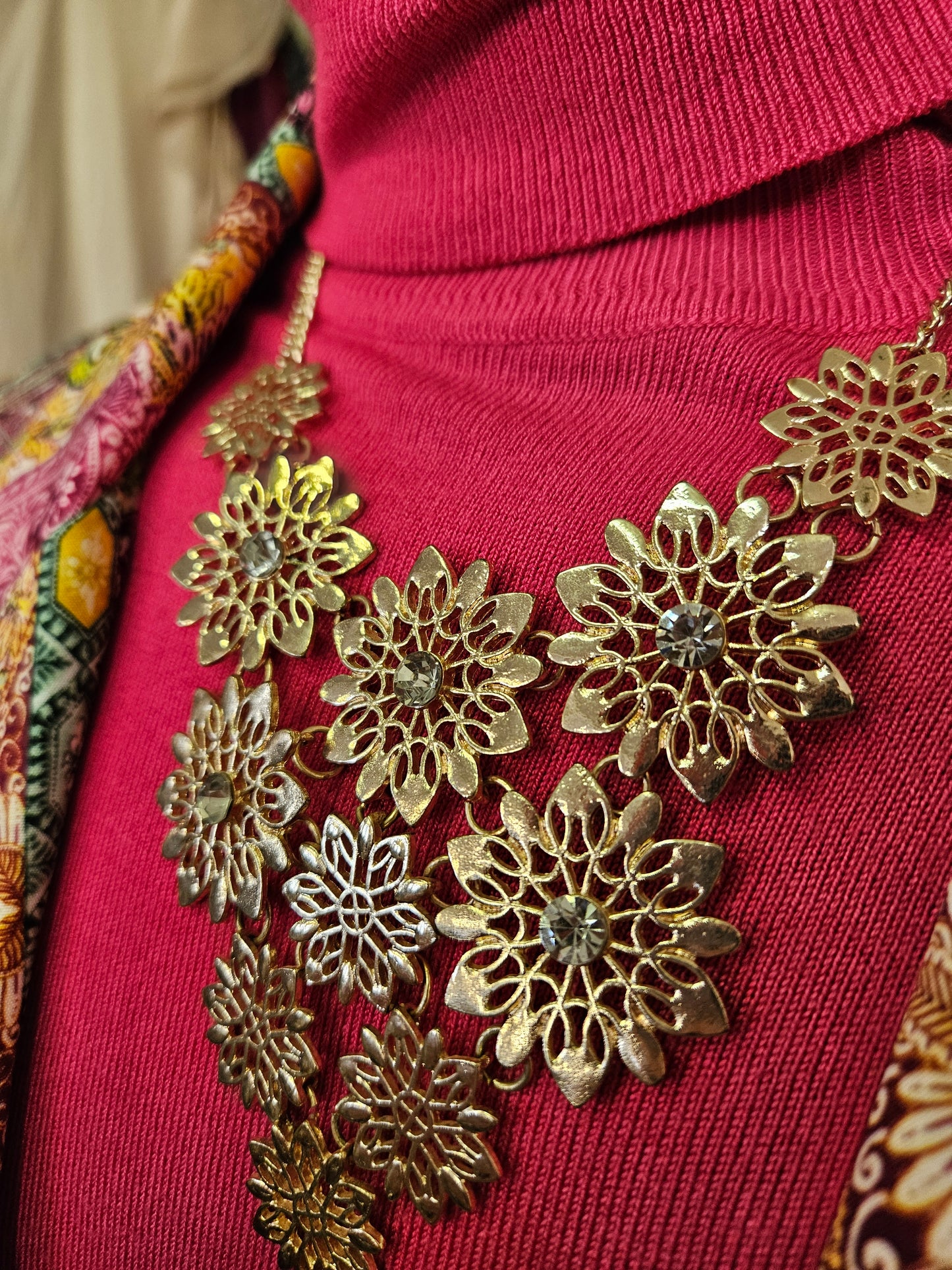 Golden flowers, statement necklace