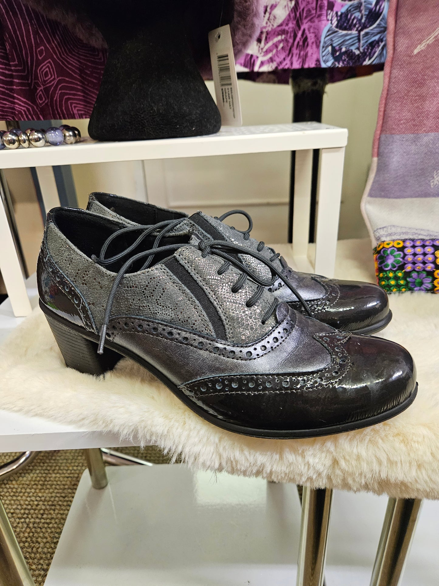 Imac Brogue Style heels, rrp 80€, size 5, leather