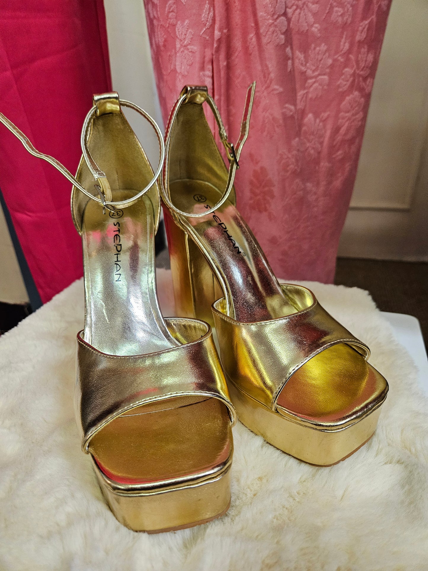 Stephan, golden, chunky heels sandals, size 4