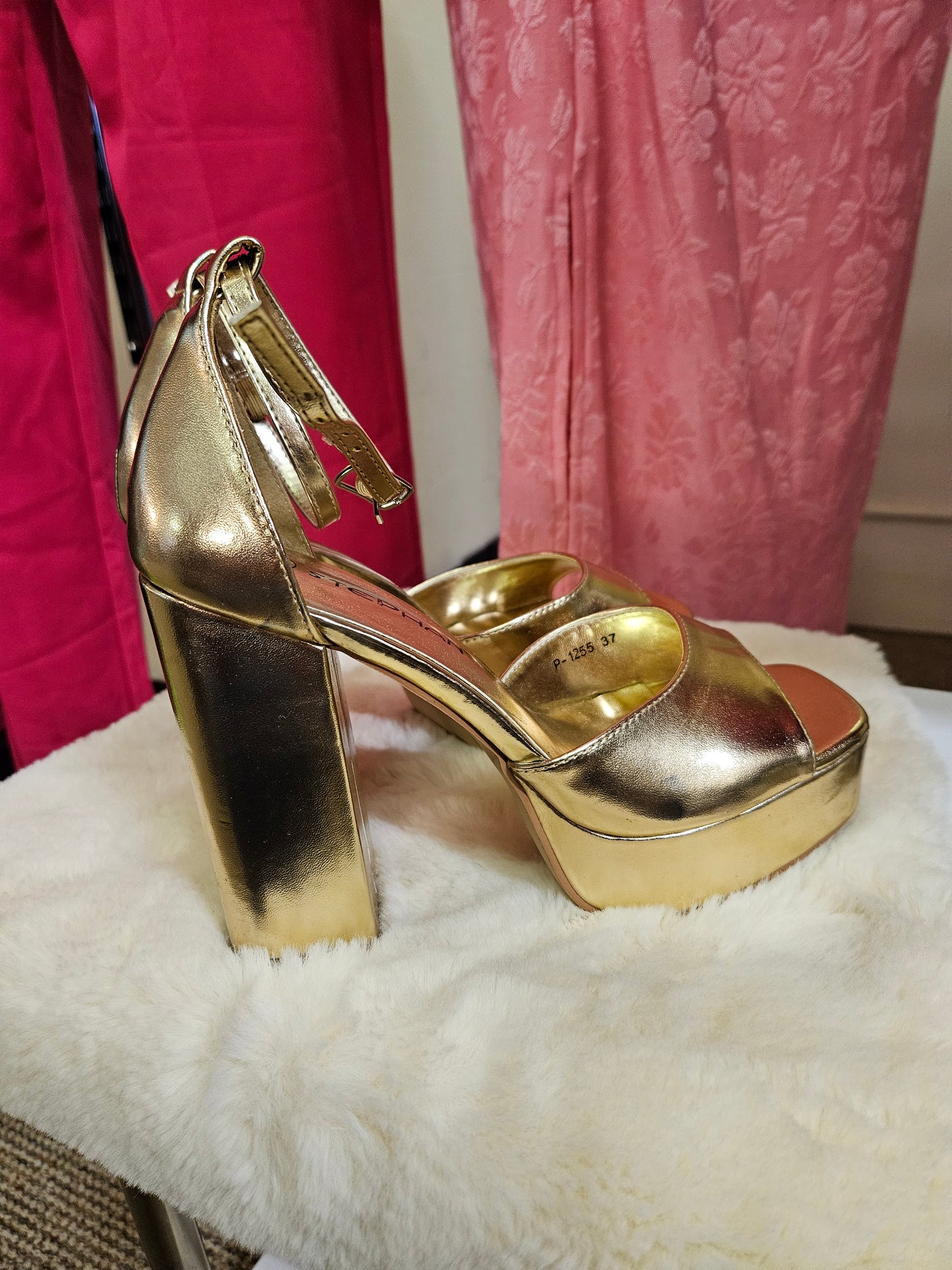 Stephan, golden, chunky heels sandals, size 4