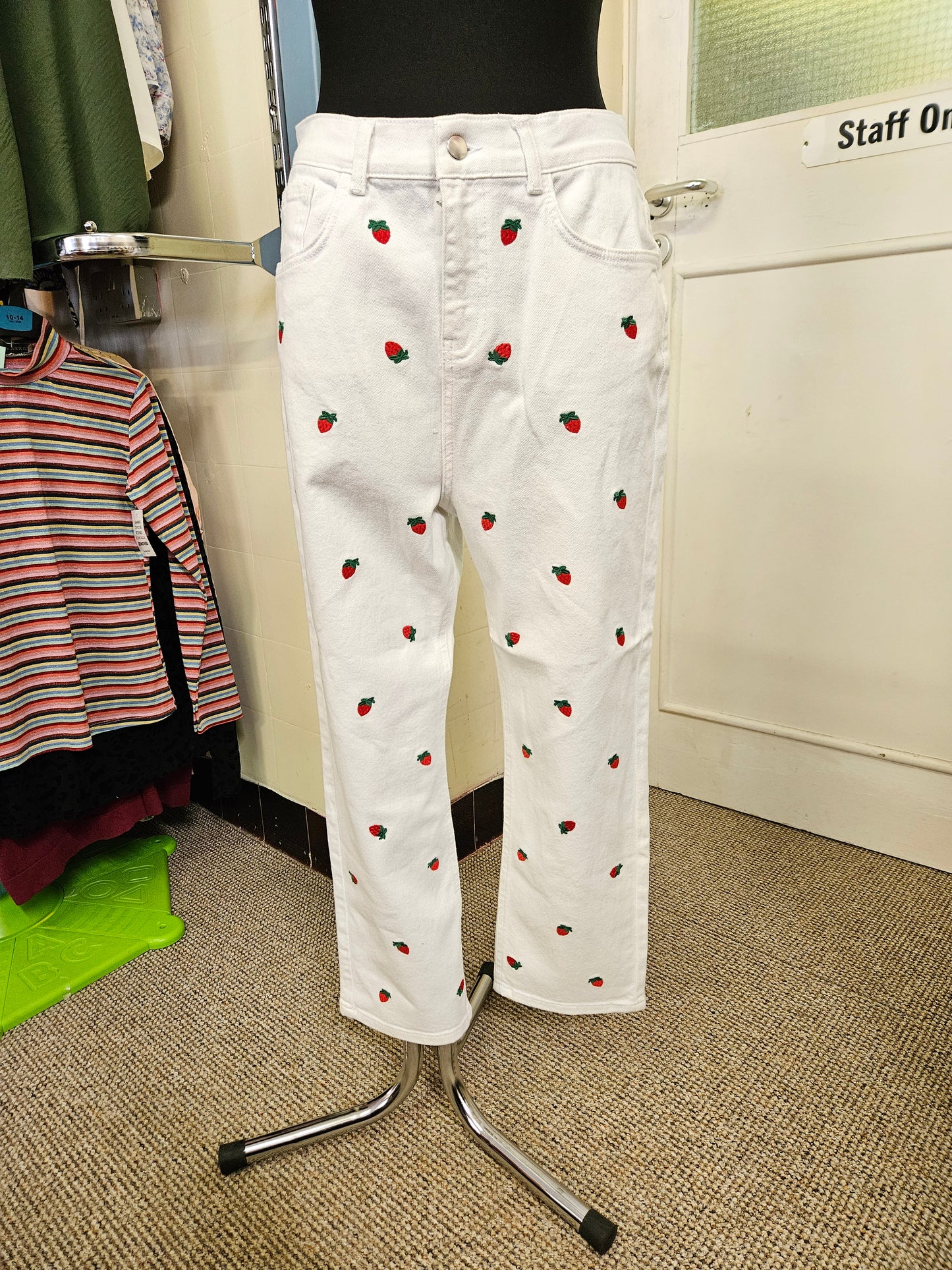 Savida, new, strawberry jeans, white, size 12, rrp 25€