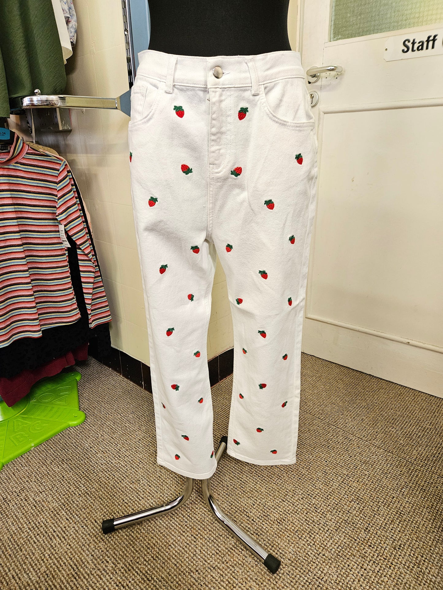 Savida, new, strawberry jeans, white, size 12, rrp 25€