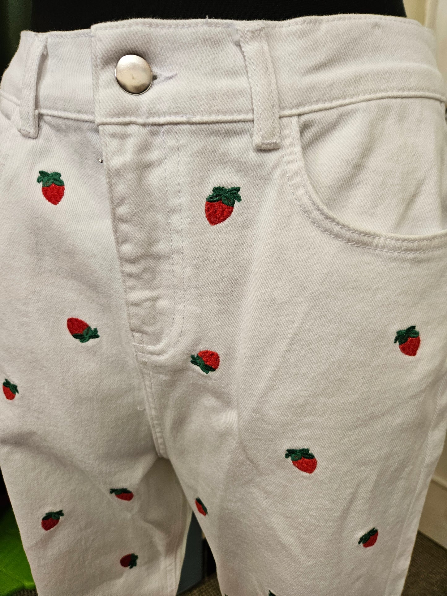 Savida, new, strawberry jeans, white, size 12, rrp 25€