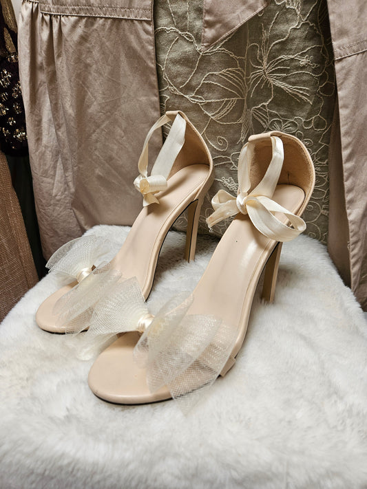 Heels with bows, size 5