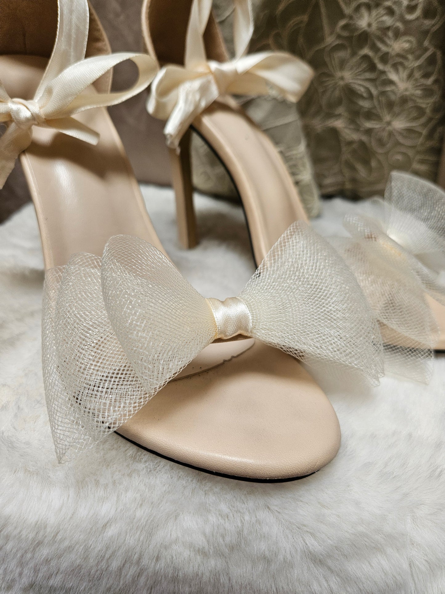 Heels with bows, size 5