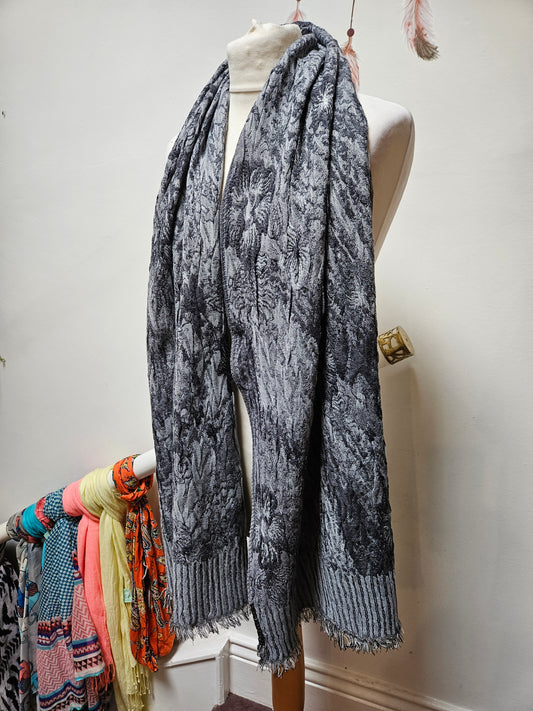 Wool/viscose textured scarf