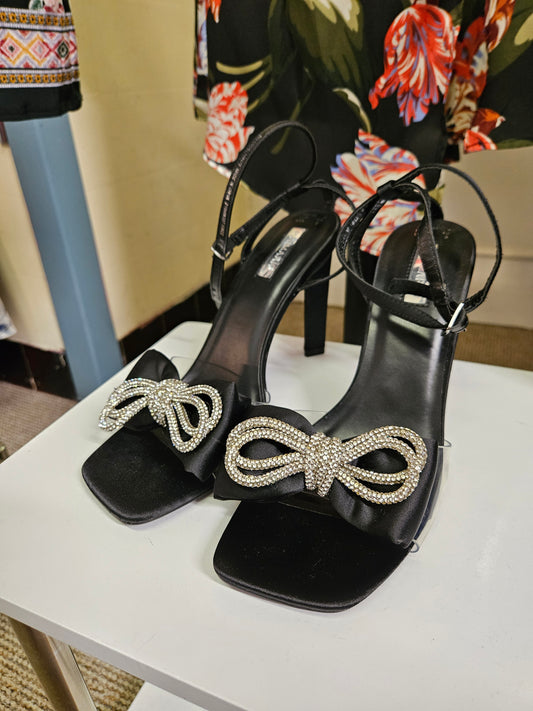 Primark, sandals with bows, size 7