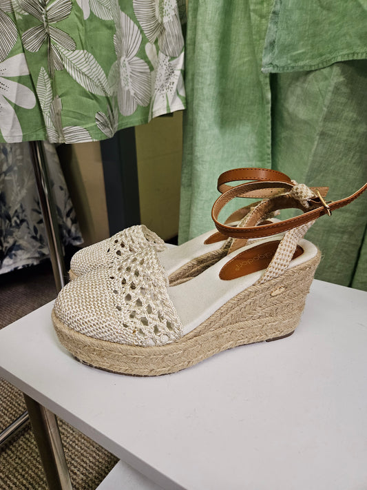 Don Algodon, crochet wedges, size 3