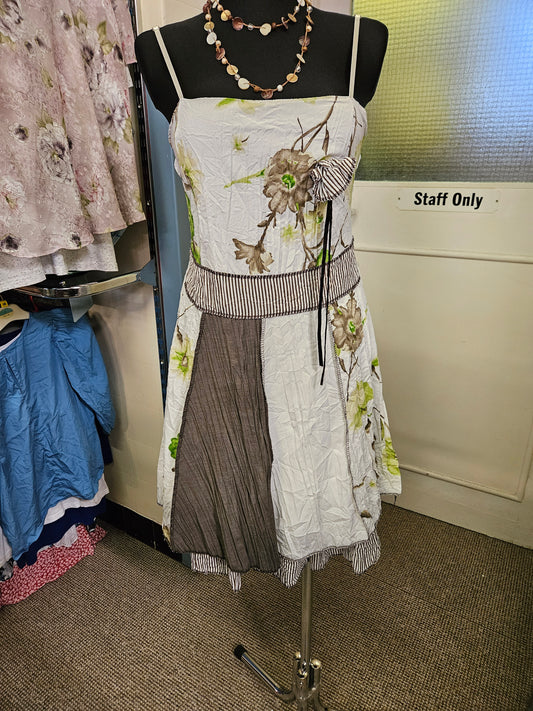 Y2K style dress, with flower detail, size M