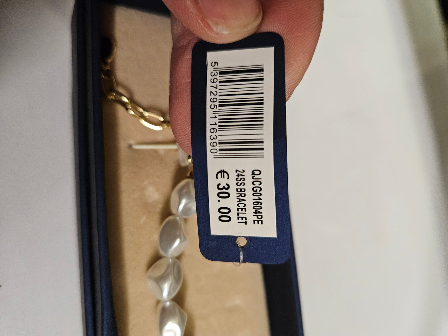 Joularie pearls bracelet, new in box