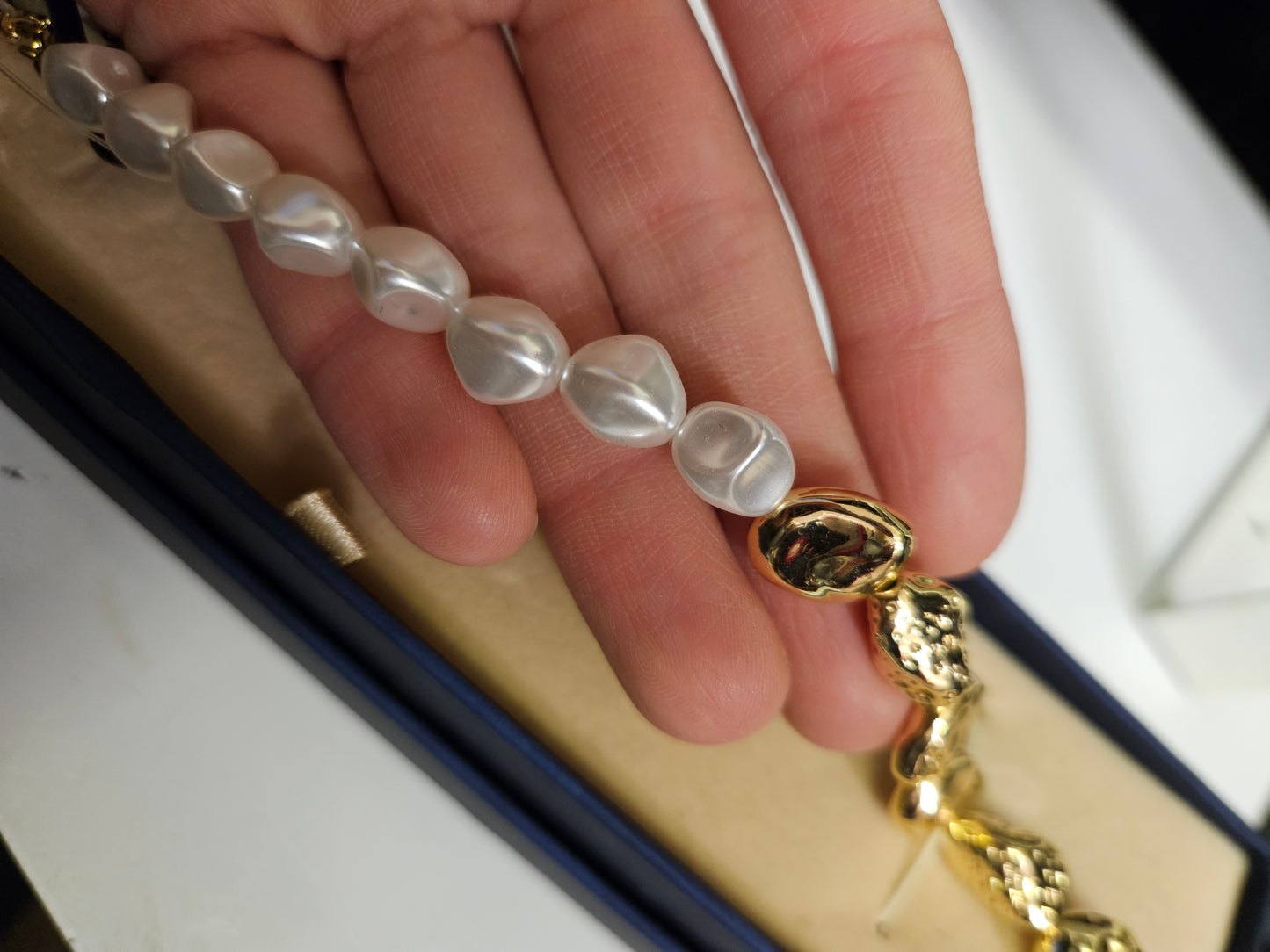 Joularie pearls bracelet, new in box