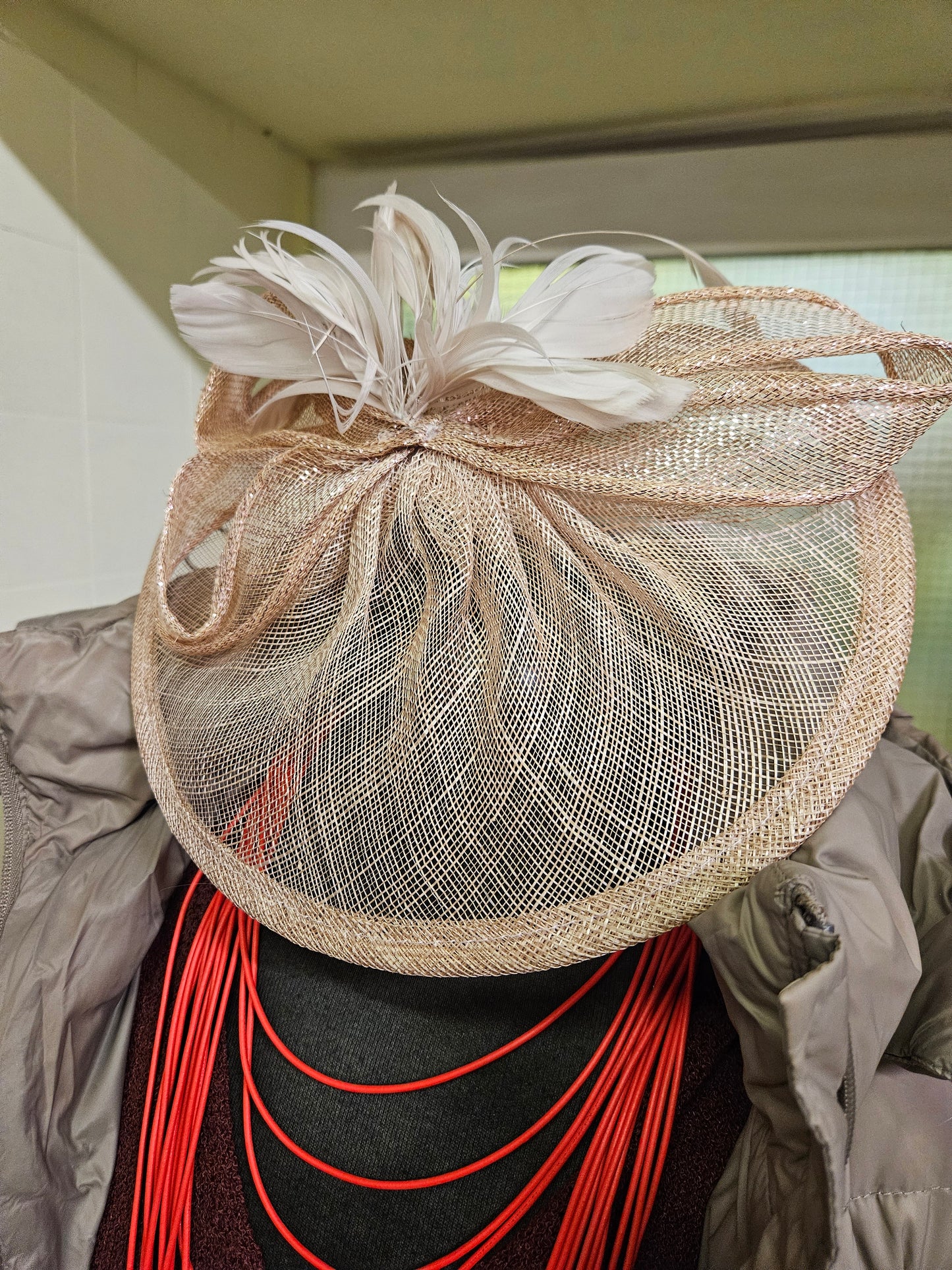 Beige/gold headpiece