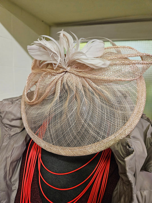 Beige/gold headpiece