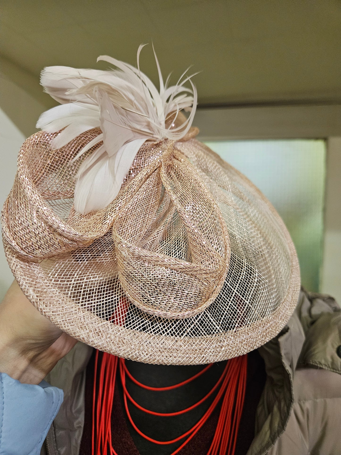 Beige/gold headpiece