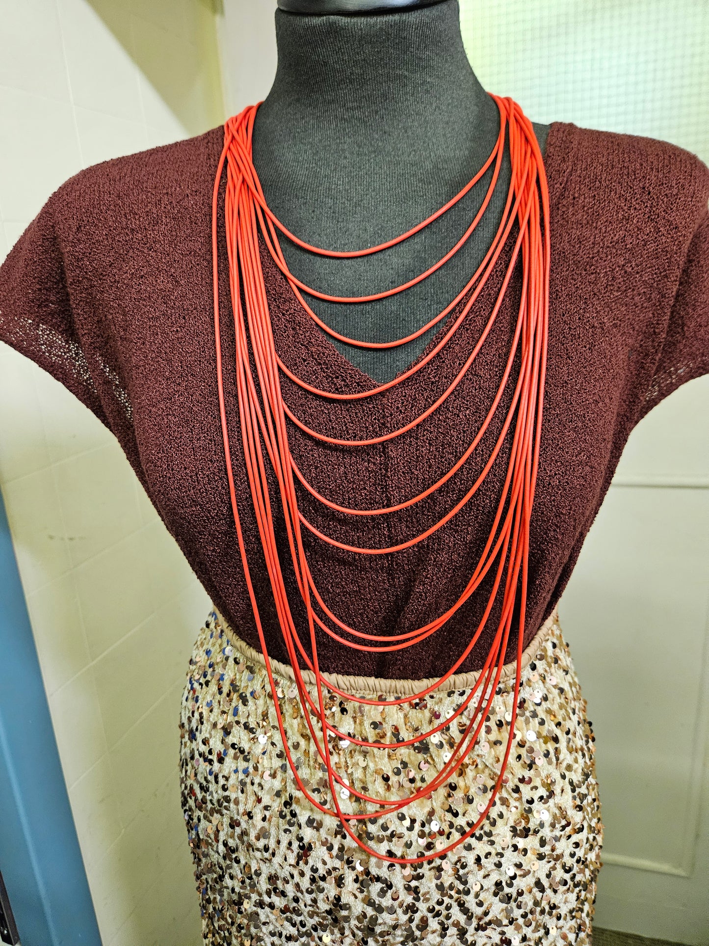 Rubber string necklace