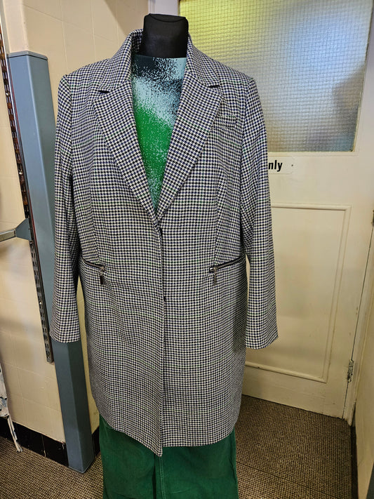 M&S, houndstooth, 30% wool coat, size XL