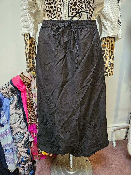 Zara, cargo style skirt, size S
