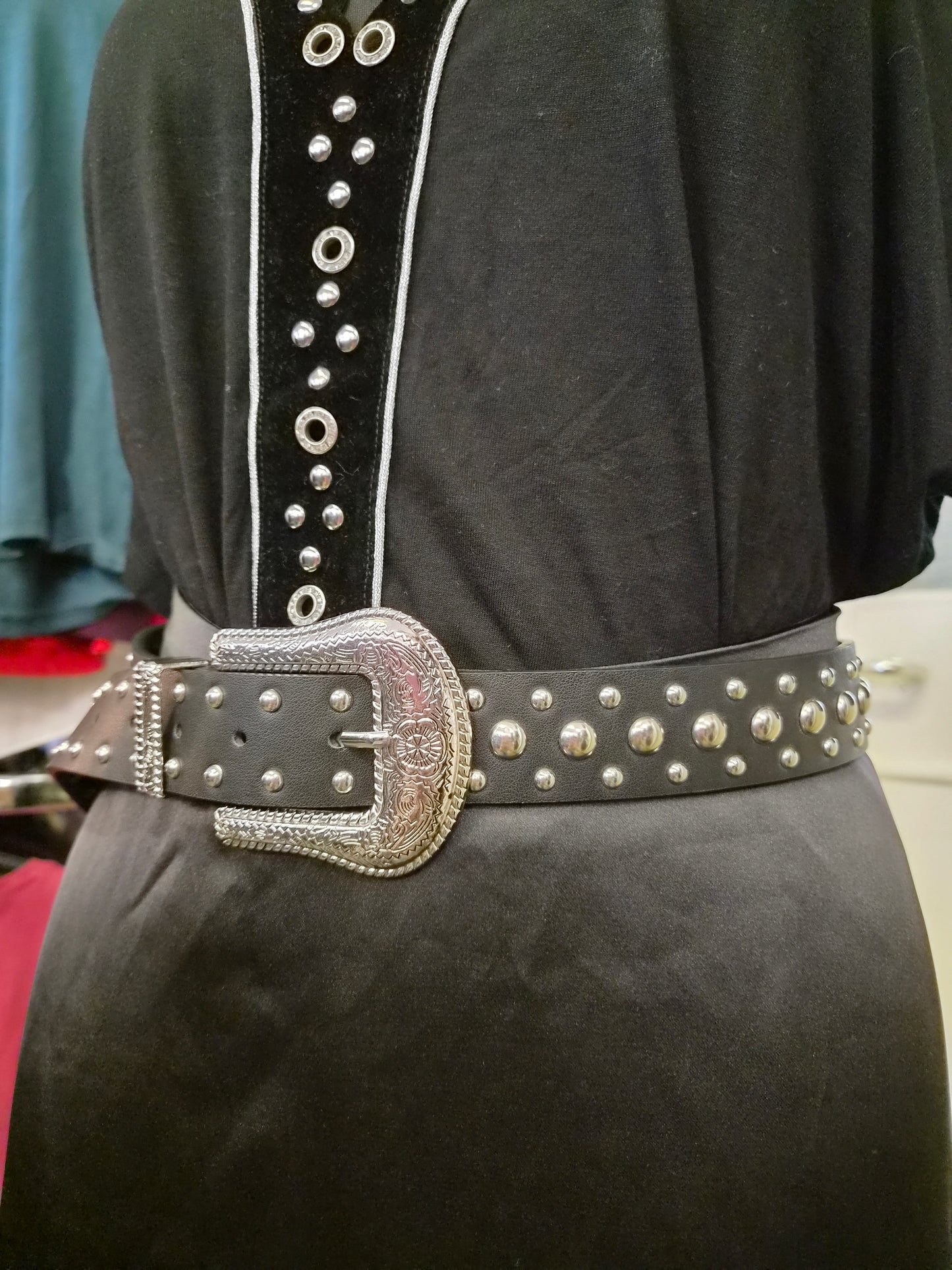Black belt with studs, size M/L