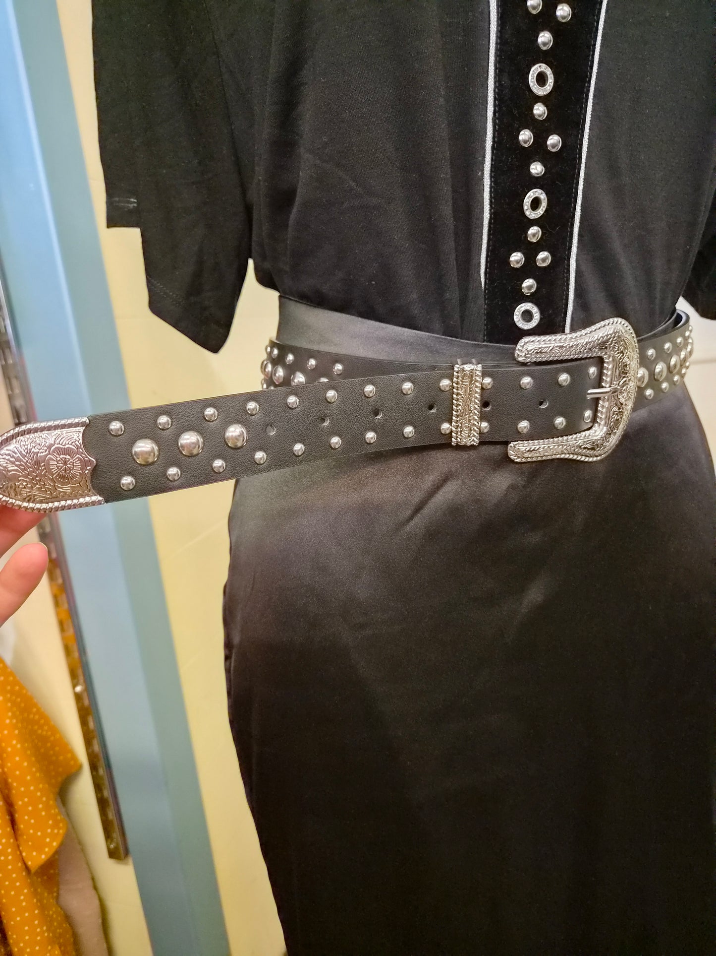 Black belt with studs, size M/L