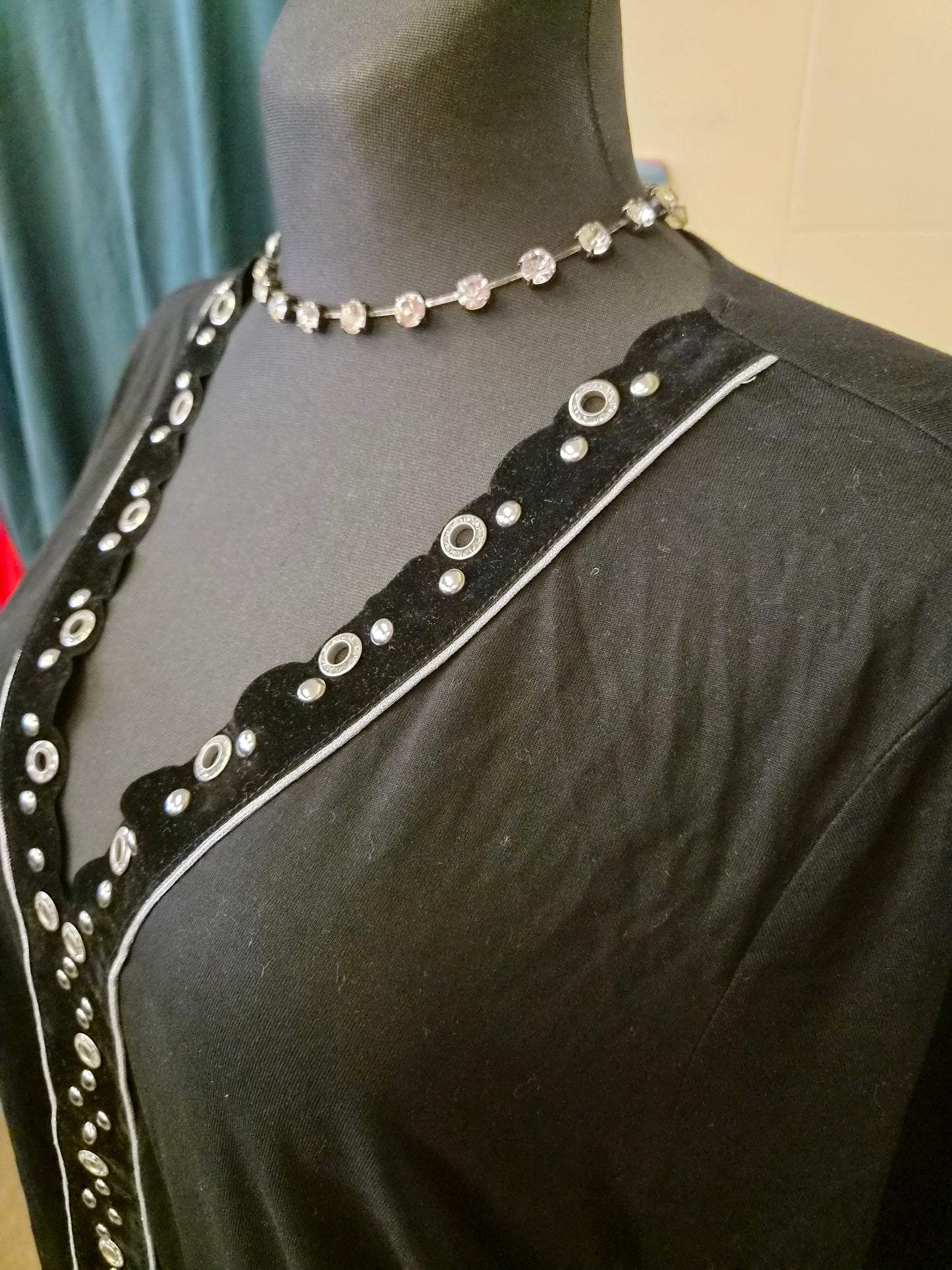 River Island black top, decorative detail in the middle, size 14