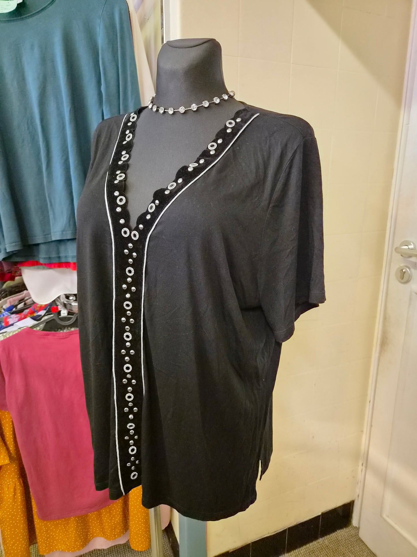 River Island black top, decorative detail in the middle, size 14