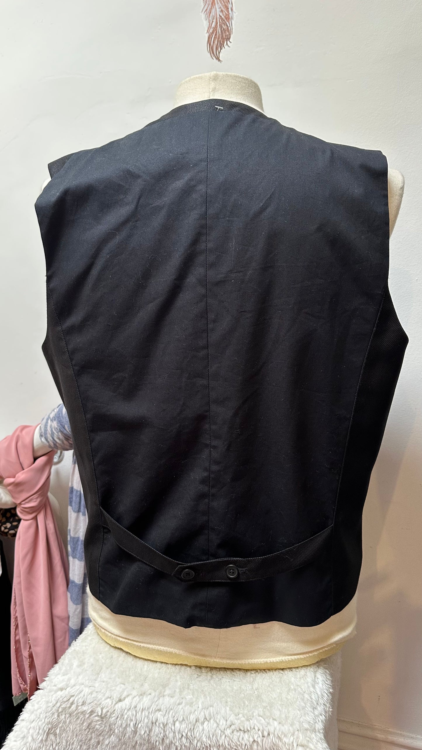 Designer Guess Men’s Vest Size XL