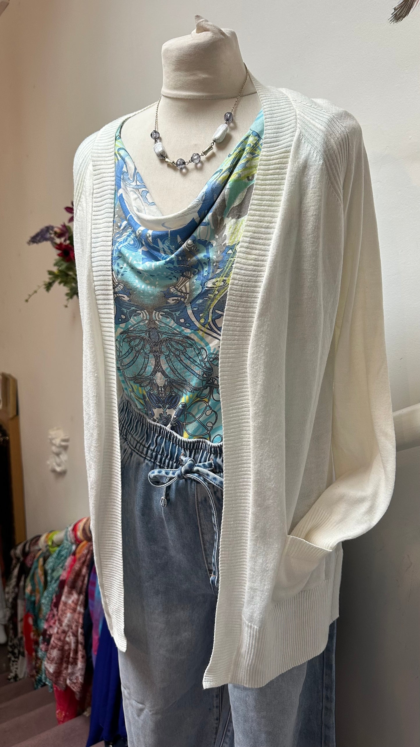 F&F White Cardigan Size XS