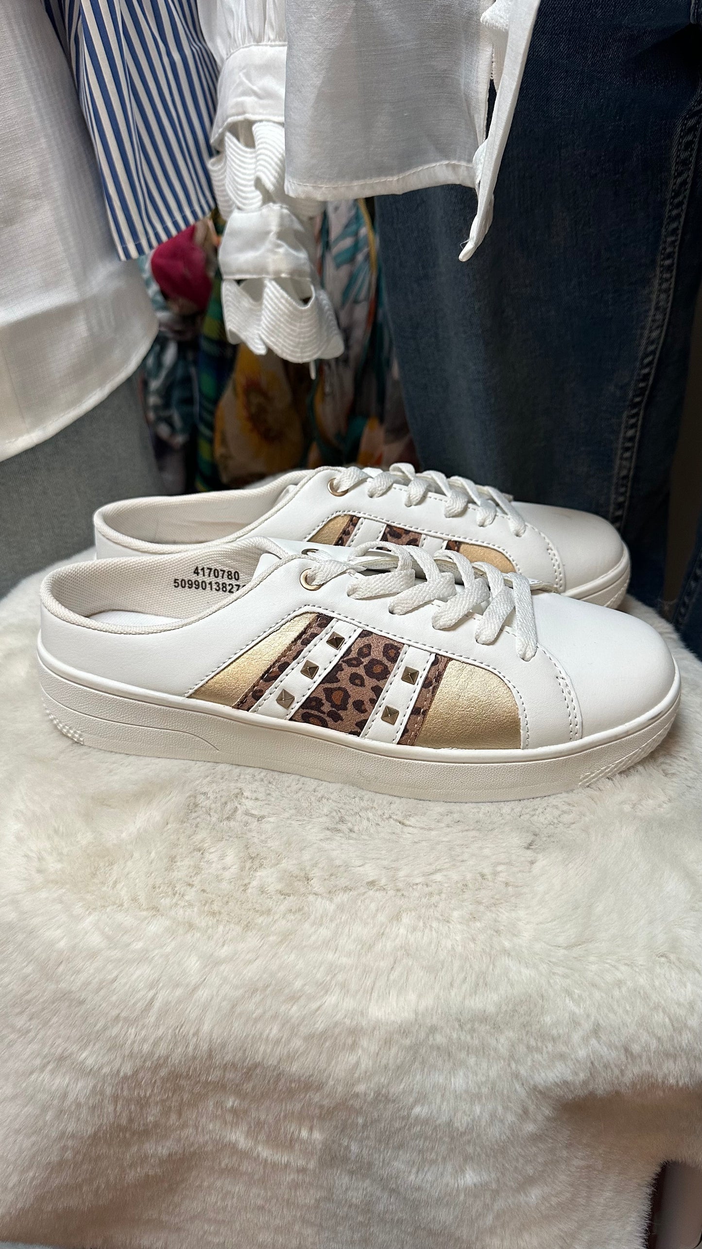 Dunnes Slip On Trainers Size 6.5 (slight marks on one toe)