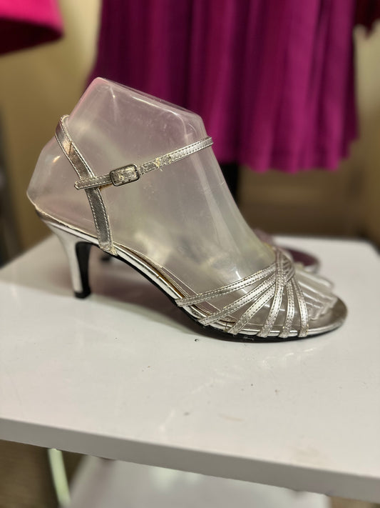 Lotus Silver Leather Sandals New Size 3 (although new, some signs of wear, see last photo)