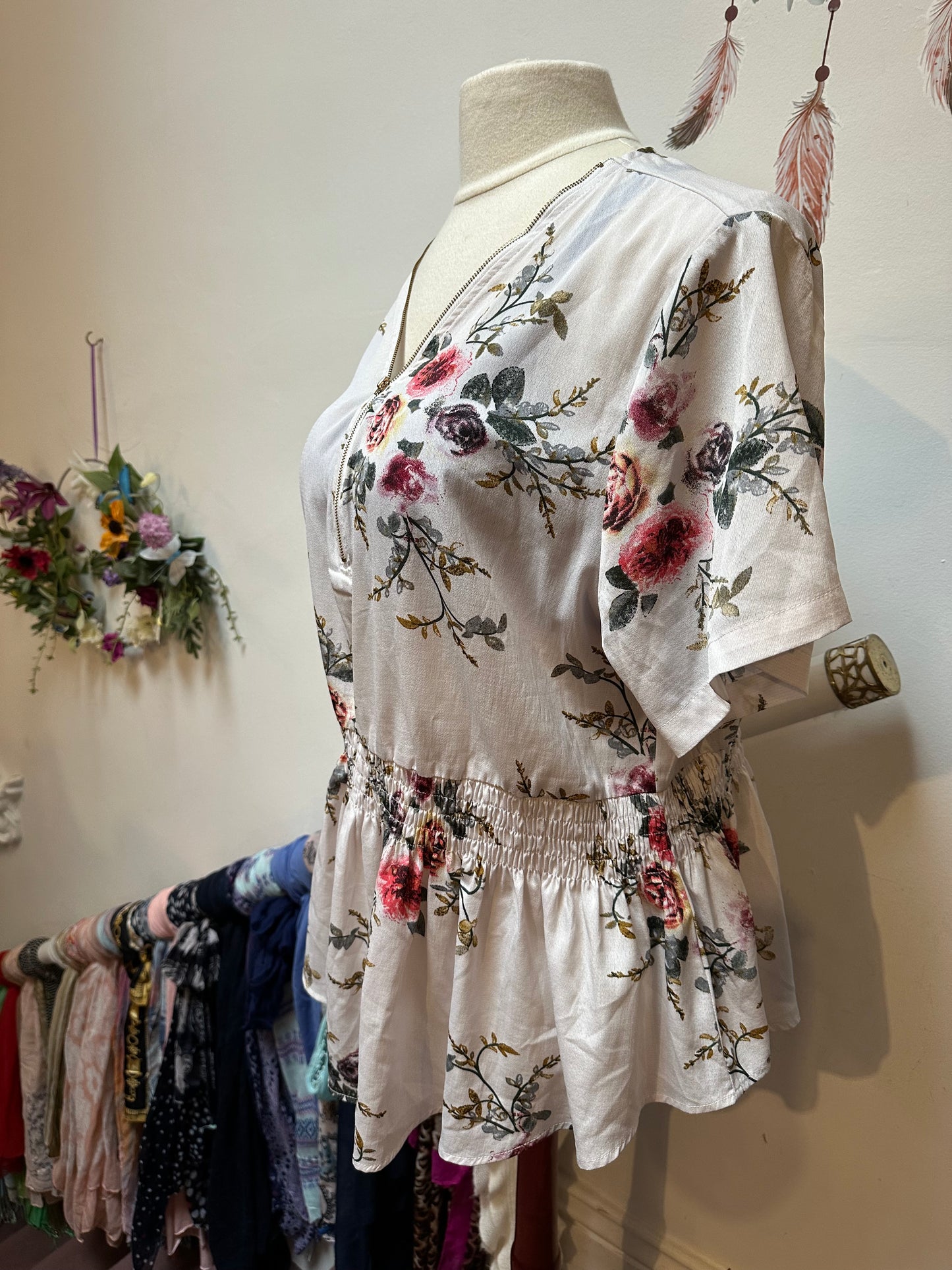 Yoins Floral Top Size 24 but small fitting