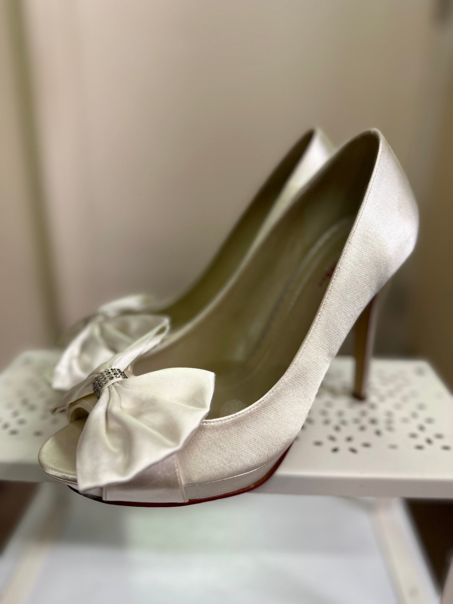 Rainbow Club Off White heels, Size 4