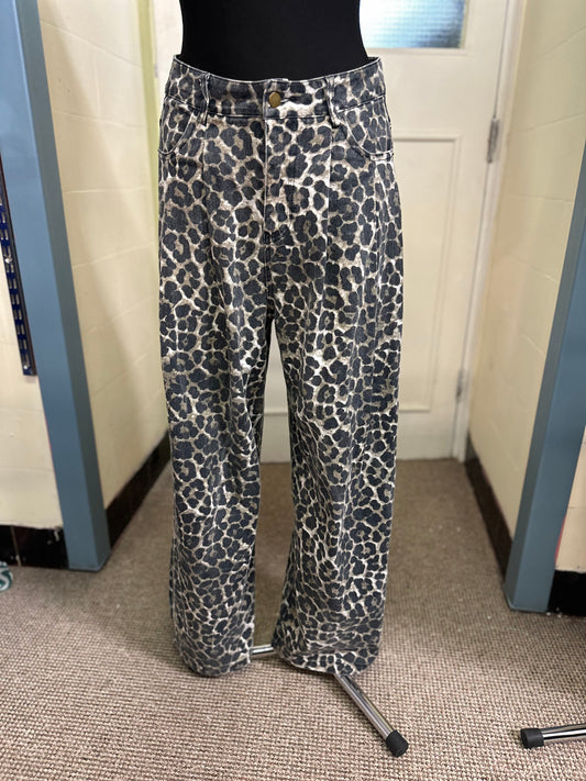 Purple Queen Leo Print Balloon Jeans Size M 100% Cotton