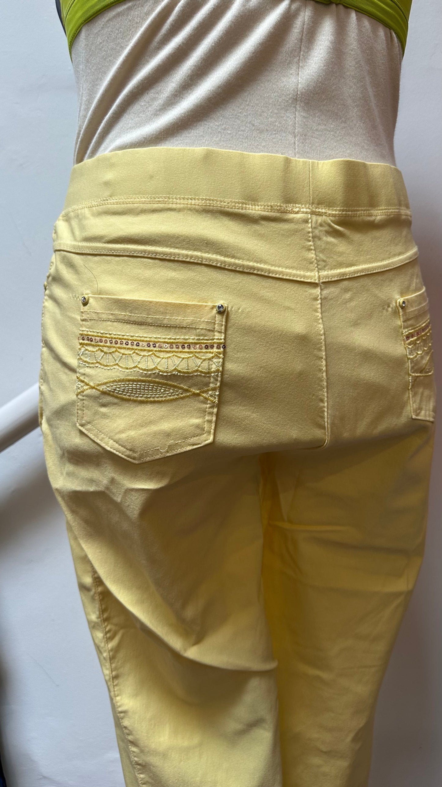 Elegance Yellow Cropped Trousers Size 20