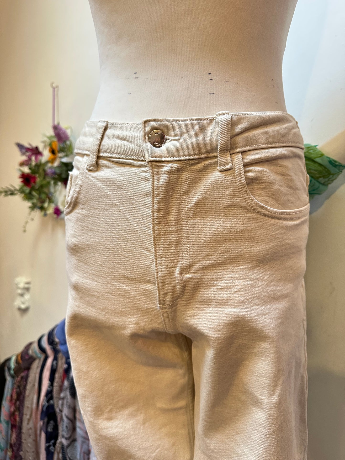 Zara Stretchy High Waisted Cream Fringe Cut Jeans Size M