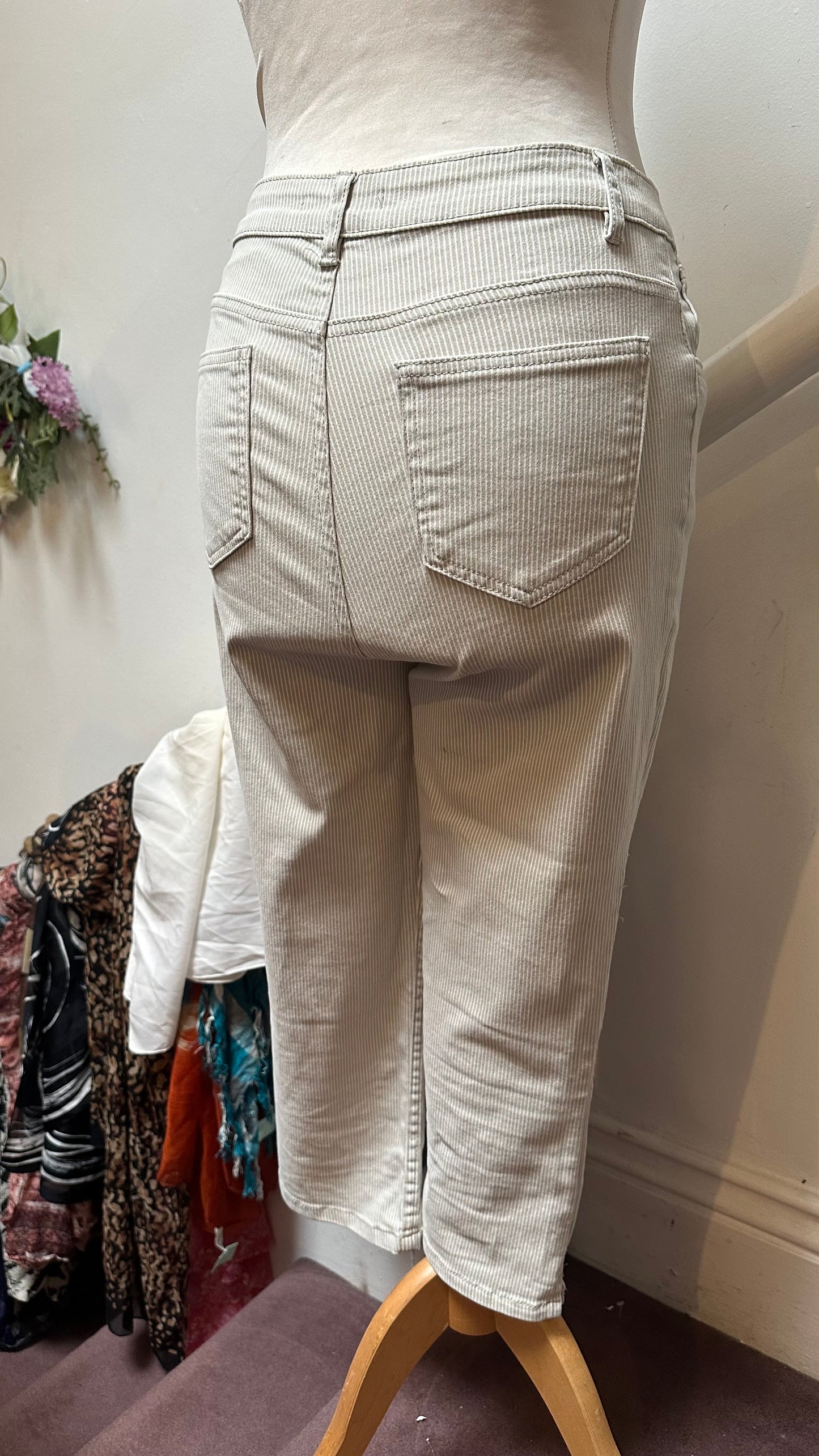 Dunnes Cream Cropped Trousers Size 10