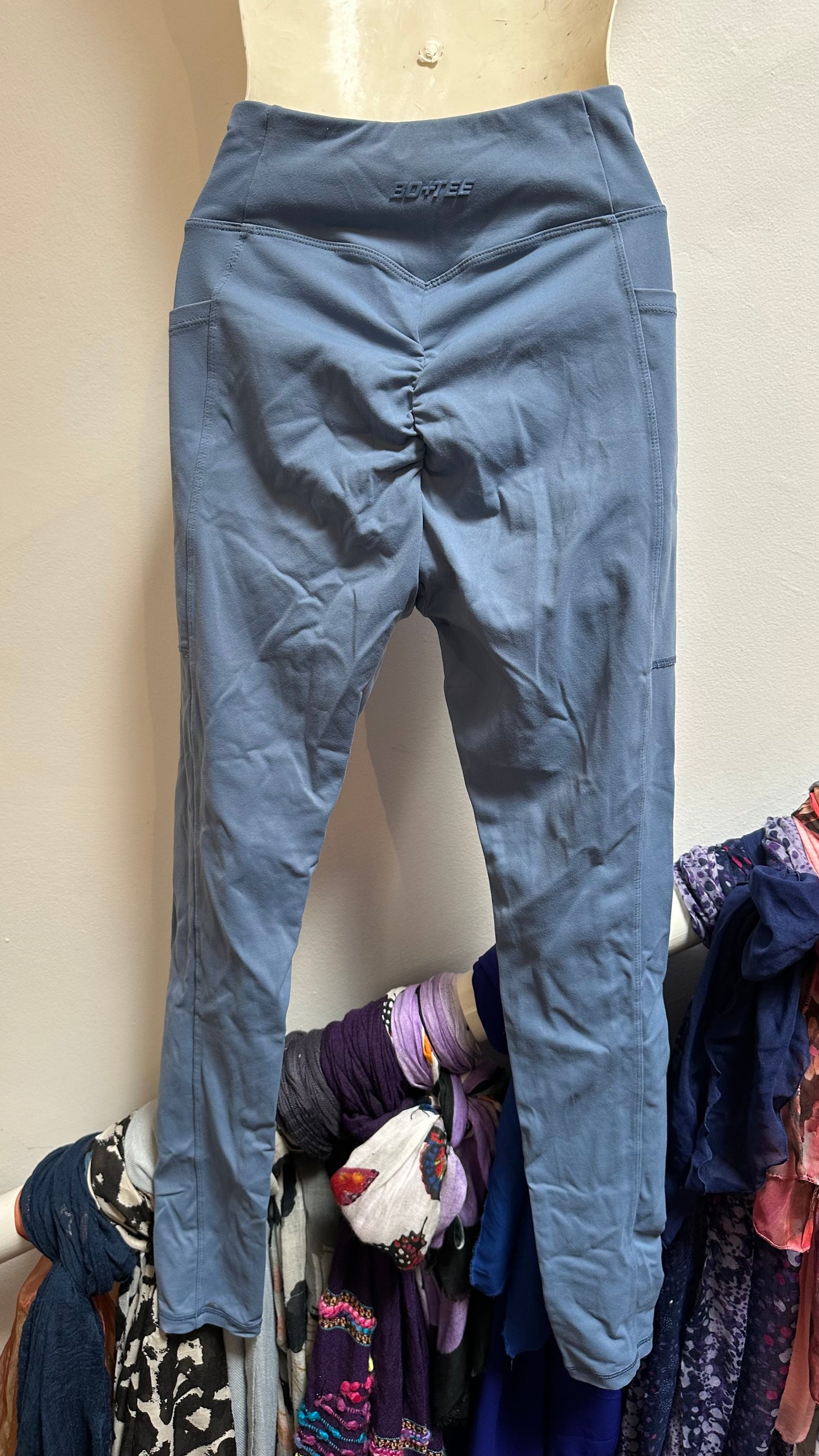 Bo+Tee Scrunch Bum Sports Leggings Size S