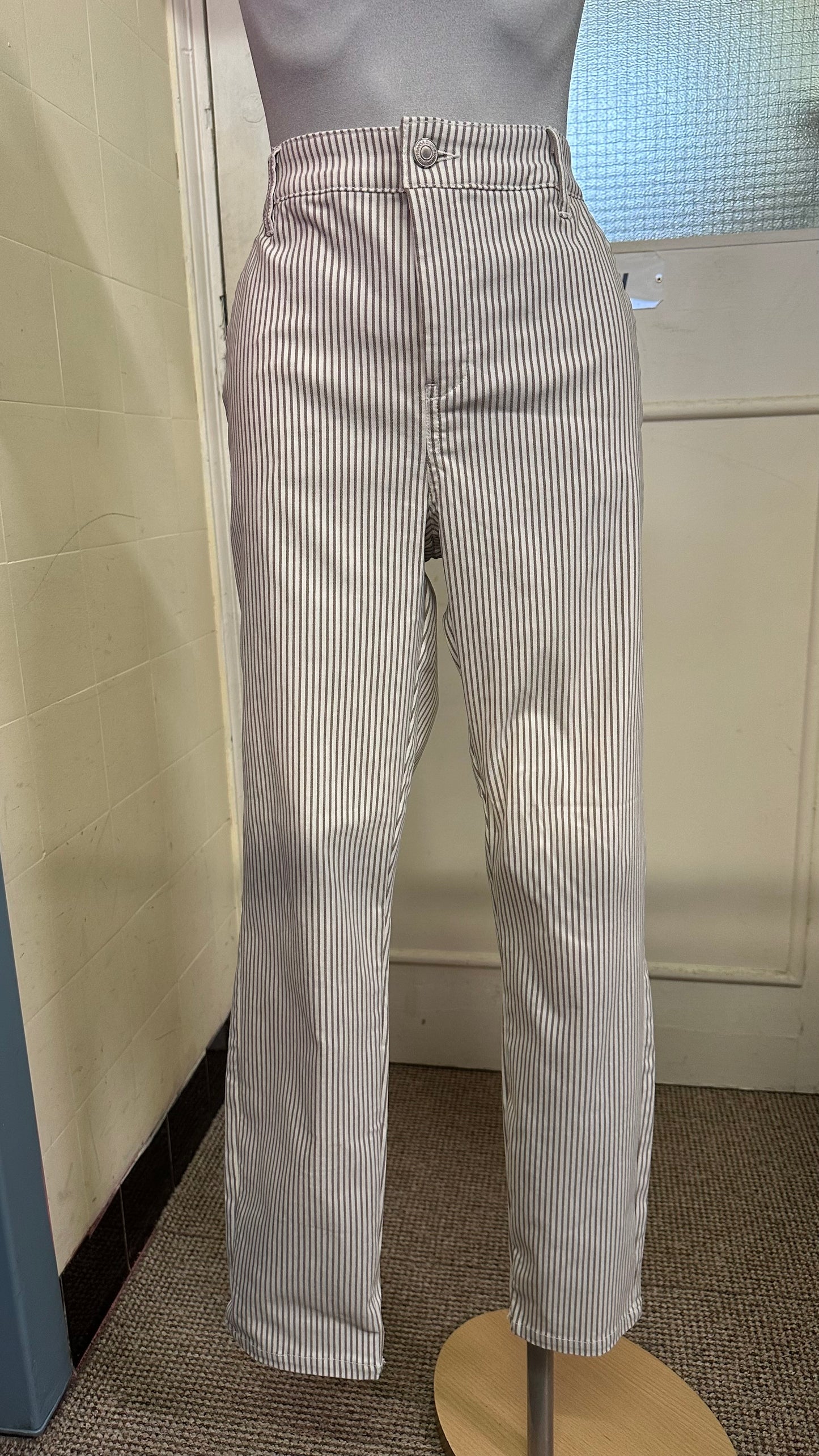 Stunning Designer Fransa Stretchy Jeans Size 12 big fitting