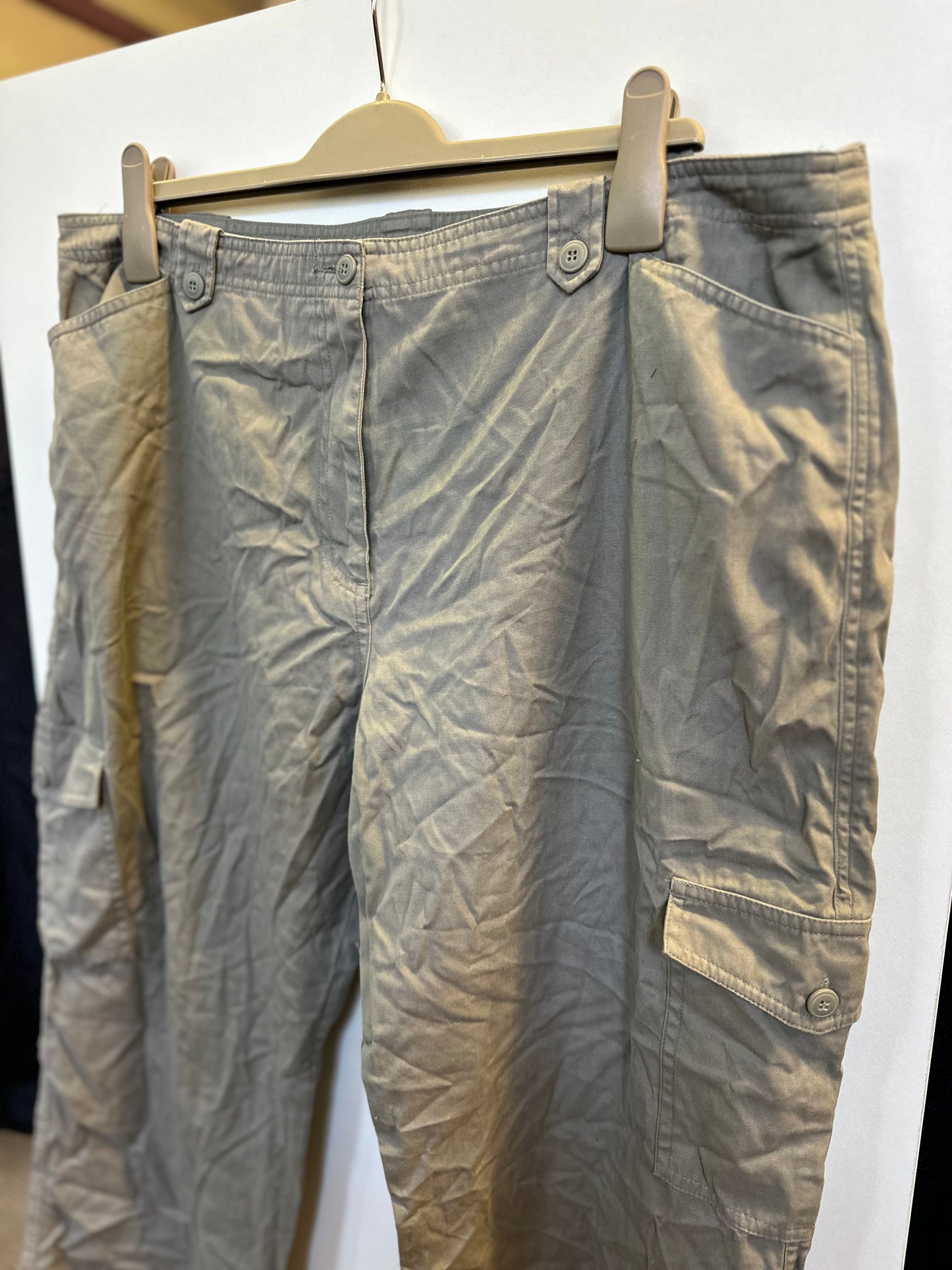 Dorothy Perkins Cropped cargo Pants, Size 20