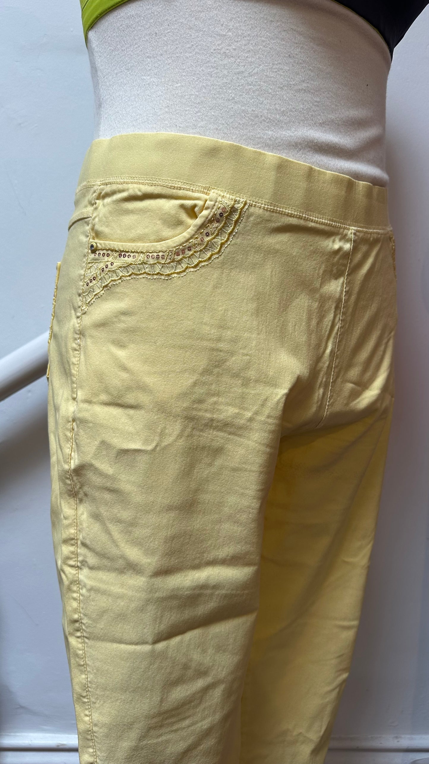Elegance Yellow Cropped Trousers Size 20