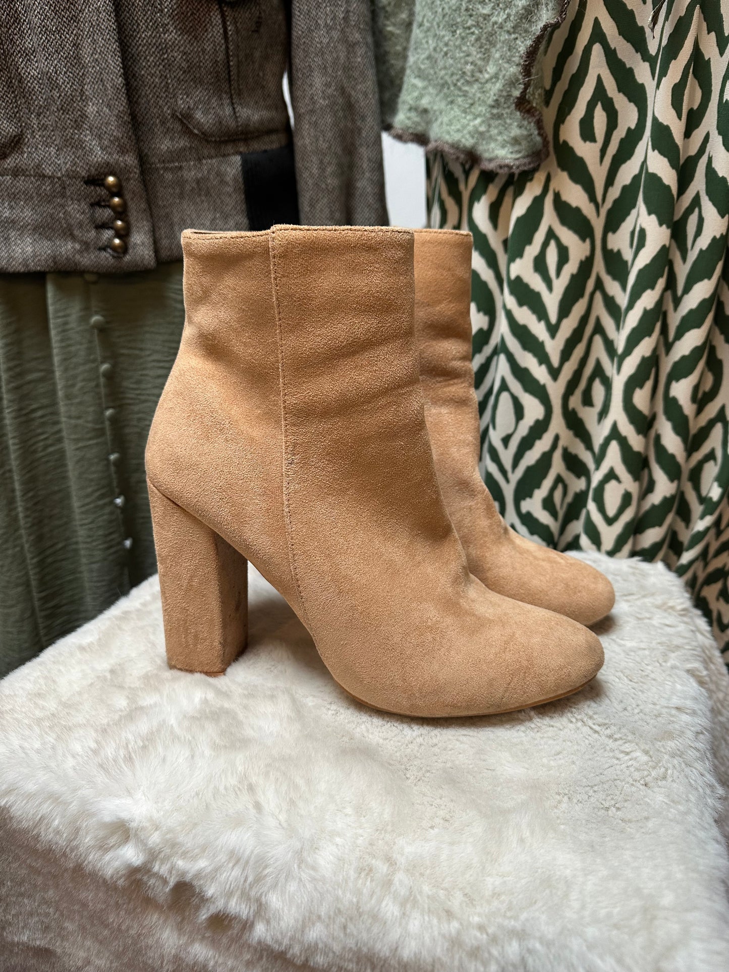 Pretty Little Thing Faux Suede Boots Size 6