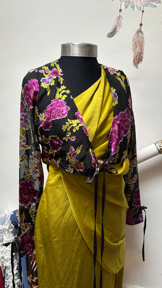 ASOS Stunning Cropped Bolero Size XS (one string missing on one sleeve but not noticeable)